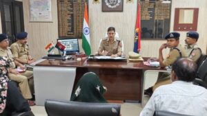 कौशाम्बी में नवागत SP सत्यनारायण प्रजापत ने संभाला चार्ज, SP ऑफिस में की जनसुनवाई